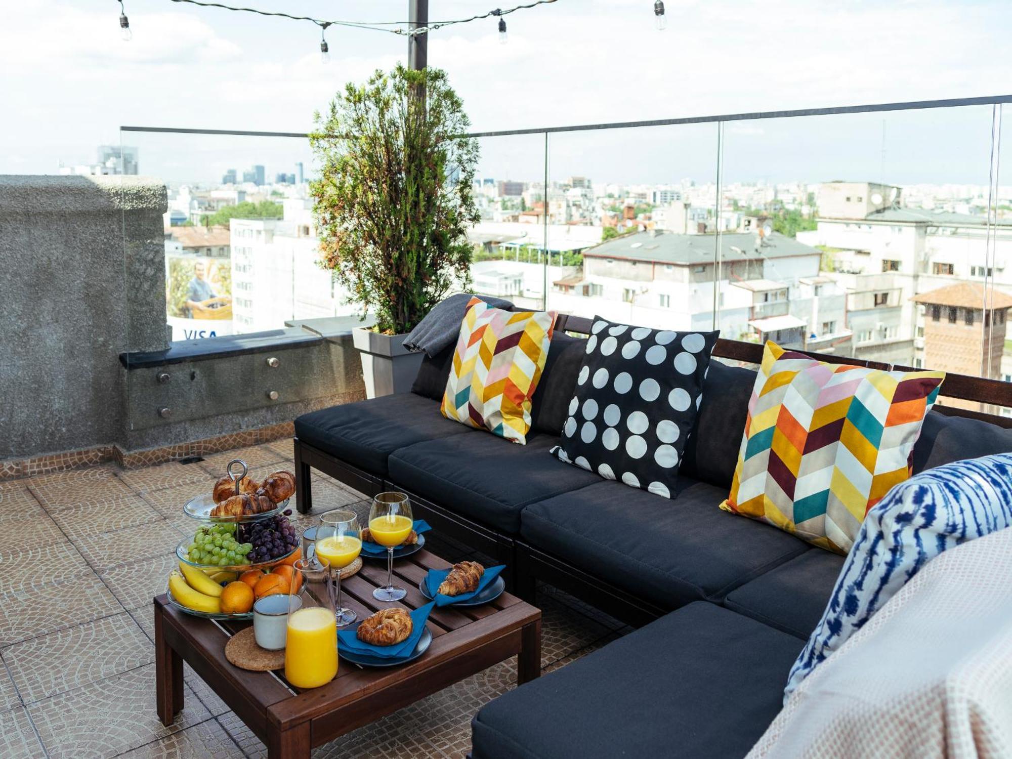 Wilson Old Roof Apartment